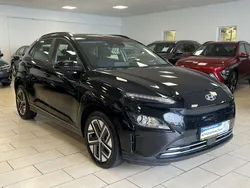 Schwarz phantom black / mic Gebraucht 2021 Hyundai Kona Select SUV | 15.900 € (Guter Preis)