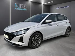 Grau Neu 2025 Hyundai i20 Trend Limousine | 23.161 € (Etwas zu teuer)