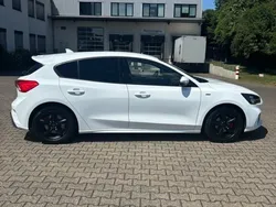 Weiß Gebraucht 2018 Ford Focus ST-Line Limousine | 12.500 € (Guter Preis)