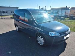 Blau Gebraucht 2011 Opel Combo Van / Kleinbus | 3.993 € (Etwas zu teuer)