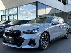 Grau Gebraucht 2024 BMW 520 M Sport Kombi | 49.860 € (Fairer Preis)