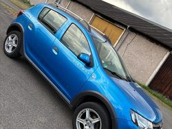 Blau Gebraucht 2014 Dacia Sandero Stepway Kleinwagen | 5.300 € (Fairer Preis)