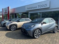 Celestite grey metallic/ dach Gebraucht 2024 Toyota Aygo Team Kleinwagen | 19.900 €
