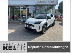Platinumweiß perleffekt, dach mysticschwarz mica Gebraucht 2023 Toyota Yaris Cross Elegant SUV | 26.960 € (Fairer Preis)