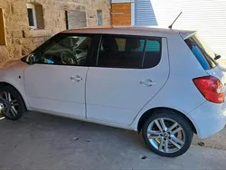 Weiß Gebraucht 2014 Skoda Fabia Kleinwagen | 5.500 € (Teuer)