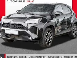 Schwarz Gebraucht 2022 Toyota Yaris Cross Team SUV | 23.589 € (Fairer Preis)