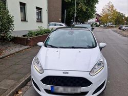 Weiß Gebraucht 2016 Ford Fiesta Kleinwagen | 5.900 € (Fairer Preis)