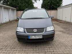 Grau Gebraucht 2006 VW Sharan Van / Kleinbus | 6.100 € (Teuer)