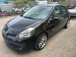 Gebraucht 2005 Renault Clio II Kleinwagen | 700 € (Fairer Preis)