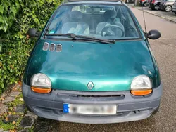 Grün Gebraucht 1996 Renault Twingo Kleinwagen | 400 €