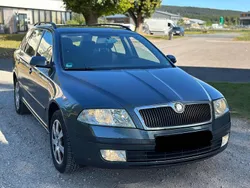 Grün Gebraucht 2005 Skoda Octavia Kombi | 2.390 € (Fairer Preis)