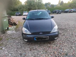 Schwarz Gebraucht 2003 Ford Focus Limousine | 749 € (Guter Preis)