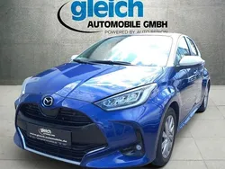 Lush blue + white Gebraucht 2023 Mazda 2 Prime-Line Kleinwagen | 23.900 € (Teuer)