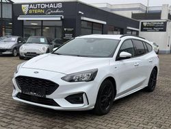 Weiß Gebraucht 2021 Ford Focus ST-Line Limousine | 15.990 € (Superpreis)