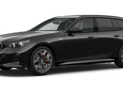 Black sapphire metallic Neu 2025 BMW 520 M Sport Kombi | 78.059 €