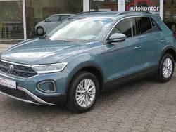 Blau Gebraucht 2024 VW T-Roc Life SUV | 21.499 € (Guter Preis)