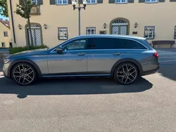 Grau Gebraucht 2017 Mercedes E220 All-Terrain Kombi | 30.500 €