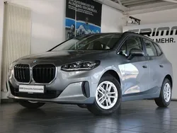 Skyscraper grau metallic Gebraucht 2023 BMW 218 Van / Kleinbus | 28.750 € (Fairer Preis)
