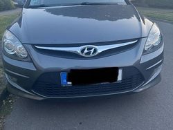 Grau Gebraucht 2011 Hyundai i30 Edition Kombi | 3.100 € (Fairer Preis)