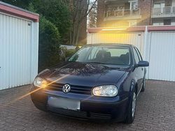 Blau Gebraucht 2001 VW Golf IV Kleinwagen | 3.500 € (Fairer Preis)