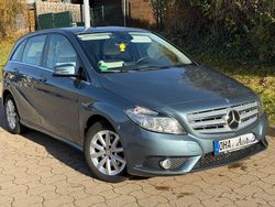 Blau Gebraucht 2012 Mercedes B200 Van / Kleinbus | 12.999 € (Fairer Preis)
