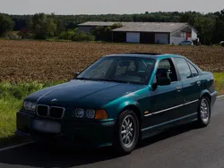 Grün Gebraucht 1997 BMW 318 M Sport Limousine | 6.000 €