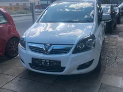 Weiß Gebraucht 2010 Opel Zafira Edition Van / Kleinbus | 3.300 € (Fairer Preis)