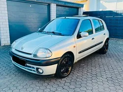 Grau Gebraucht 1998 Renault Clio II Kleinwagen | 2.350 € (Fairer Preis)