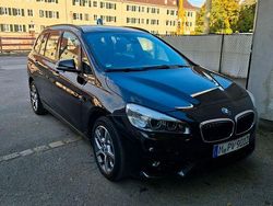 Schwarz Gebraucht 2015 BMW 218 Gran Tourer Sport Line Van / Kleinbus | 8.900 € (Fairer Preis)
