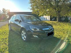 Schwarz Gebraucht 2010 Opel Astra Kombi | 4.990 €
