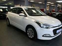 Weiß Gebraucht 2016 Hyundai i20 Classic Limousine | 7.980 € (Fairer Preis)