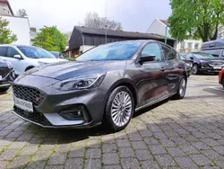 Grau Gebraucht 2020 Ford Focus ST Limousine | 21.989 € (Guter Preis)