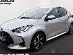 Silber Neu 2025 Toyota Yaris Hybrid Comfort Limousine | 28.460 € (Etwas zu teuer)