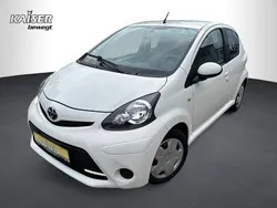 Weiß Gebraucht 2013 Toyota Aygo Cool Kleinwagen | 5.390 € (Fairer Preis)