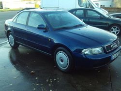 Blau Gebraucht 1998 Audi A4 Limousine | 880 € (Guter Preis)