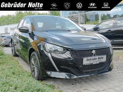 Schwarz / Gebraucht 2022 Peugeot e-208 Active Kleinwagen | 15.490 € (Fairer Preis)