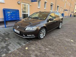 Braun Gebraucht 2012 VW Passat Highline Limousine | 7.200 € (Teuer)