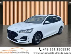 Weiß Gebraucht 2024 Ford Focus ST-Line X Limousine | 24.980 € (Guter Preis)