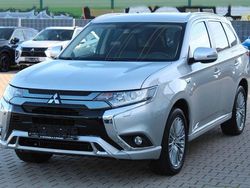 Silber Gebraucht 2021 Mitsubishi Outlander P-HEV SUV | 22.990 € (Fairer Preis)