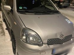 Grau Gebraucht 2005 Toyota Yaris Kleinwagen | 1.100 € (Guter Preis)