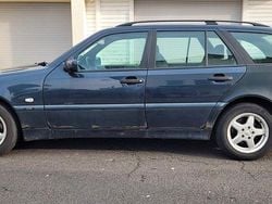 Schwarz Gebraucht 1999 Mercedes C180 Classic Kombi | 1.900 € (Guter Preis)