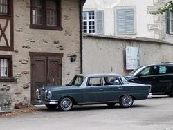 Grau Gebraucht 1963 Mercedes 220 Limousine | 15.500 €