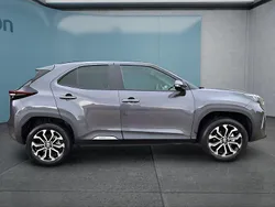 Silber Neu 2025 Toyota Yaris Cross SUV | 29.449 €