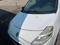 Weiß Gebraucht 2010 Renault Clio II Kleinwagen | 1.900 € (Guter Preis)