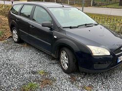 Blau Gebraucht 2005 Ford Focus Kombi | 450 €