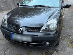 Schwarz Gebraucht 2003 Renault Clio II Kleinwagen | 1.600 €