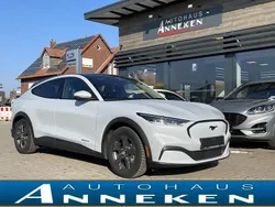 Weiß space white metallic Gebraucht 2023 Ford Mustang Mach-E SUV | 31.750 € (Superpreis)