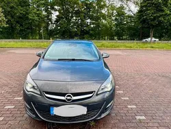 Grau Gebraucht 2012 Opel Astra Edition Kleinwagen | 5.600 € (Fairer Preis)
