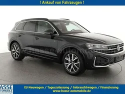 Grenadill schwarz metallic Neu 2024 VW Touareg R-line SUV | 77.395 €