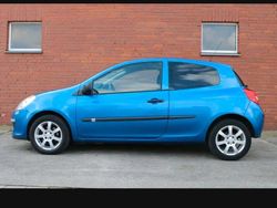 Blau Gebraucht 2006 Renault Clio II Kleinwagen | 900 € (Guter Preis)